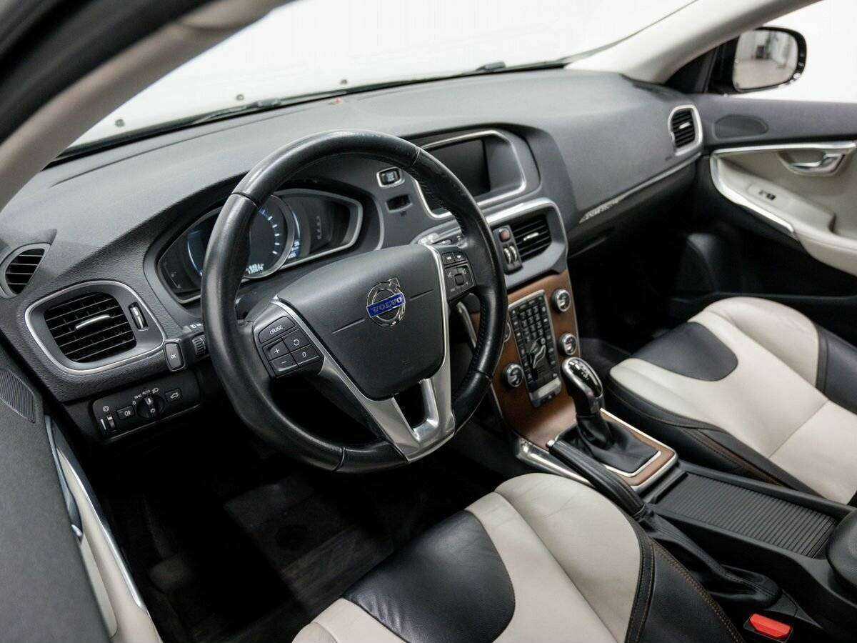 Volvo V40 Cross Country 2015