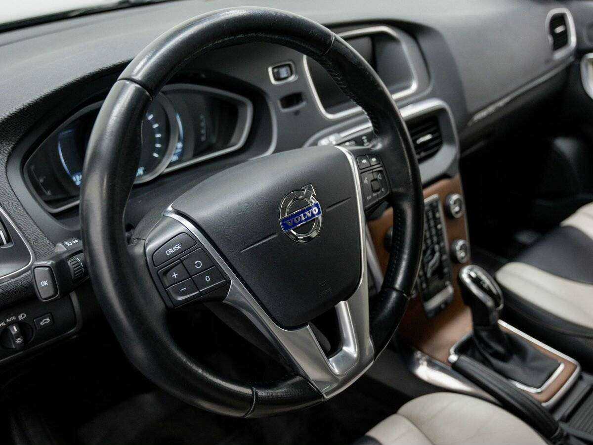 Volvo V40 Cross Country 2015
