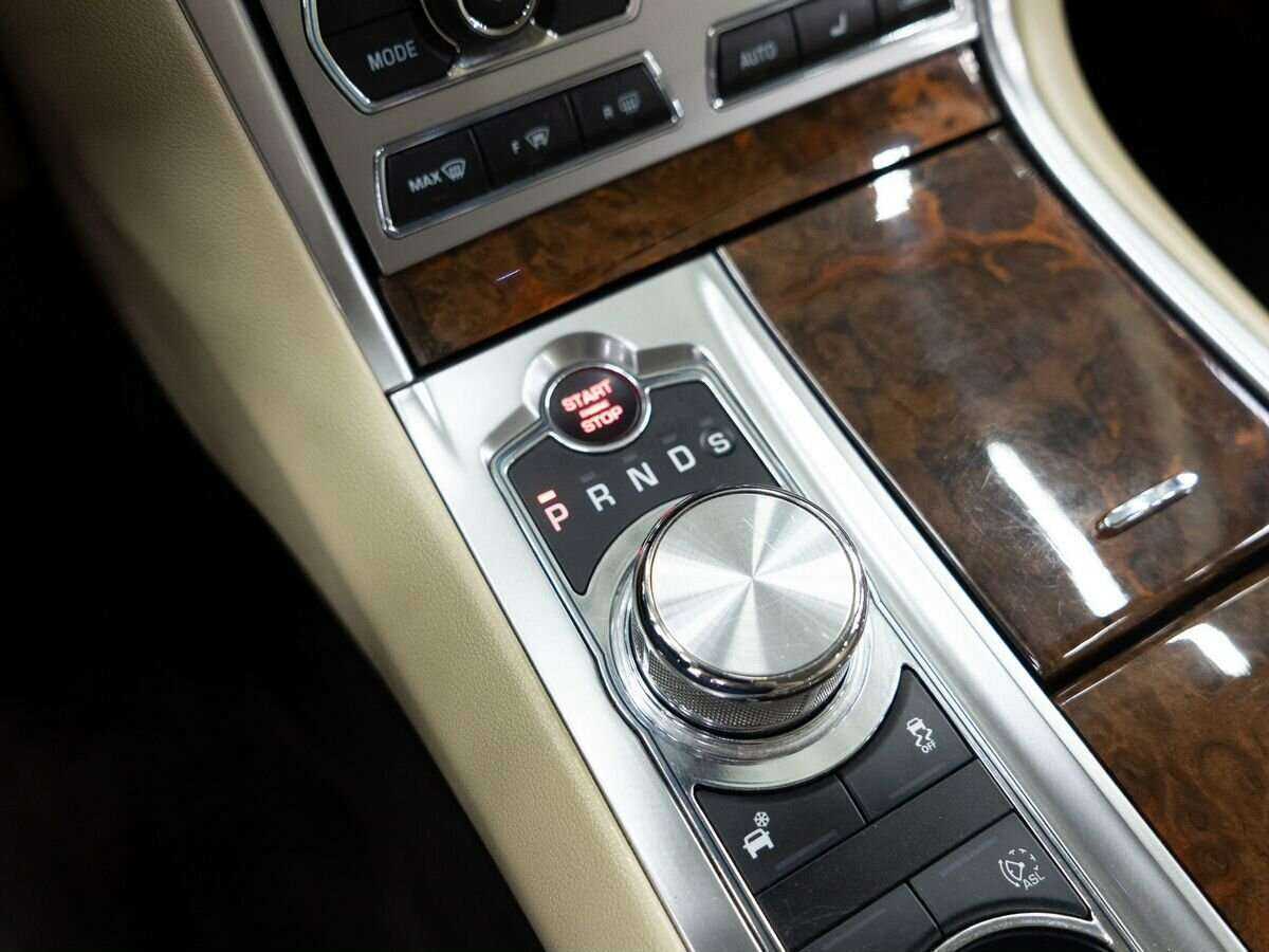 Jaguar XF 2011