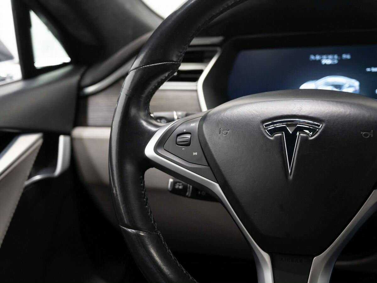 Tesla Model S 2015