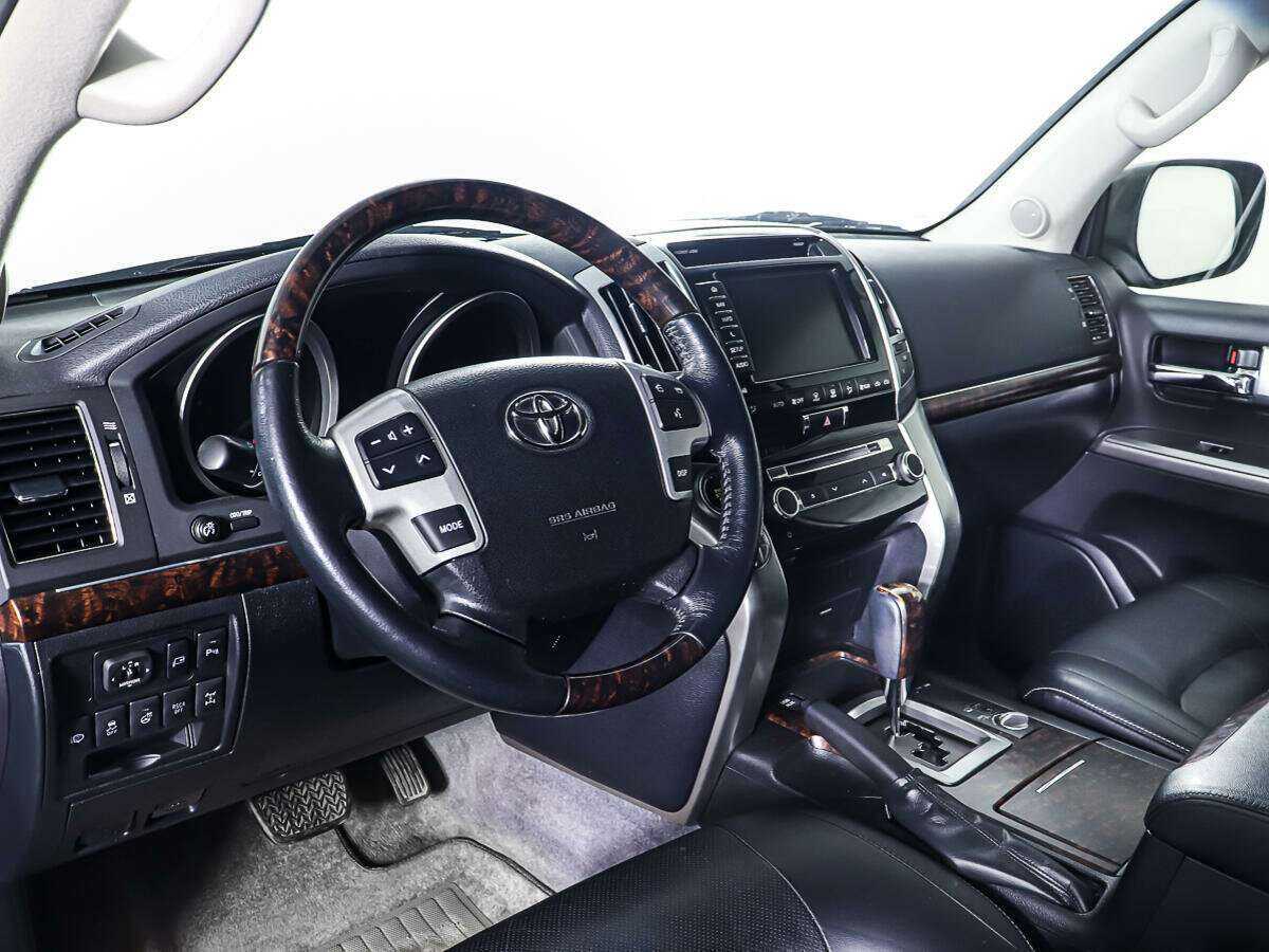 Toyota Land Cruiser 2012