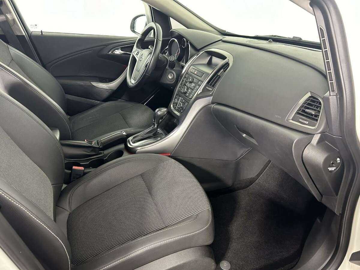 Opel Astra 2011