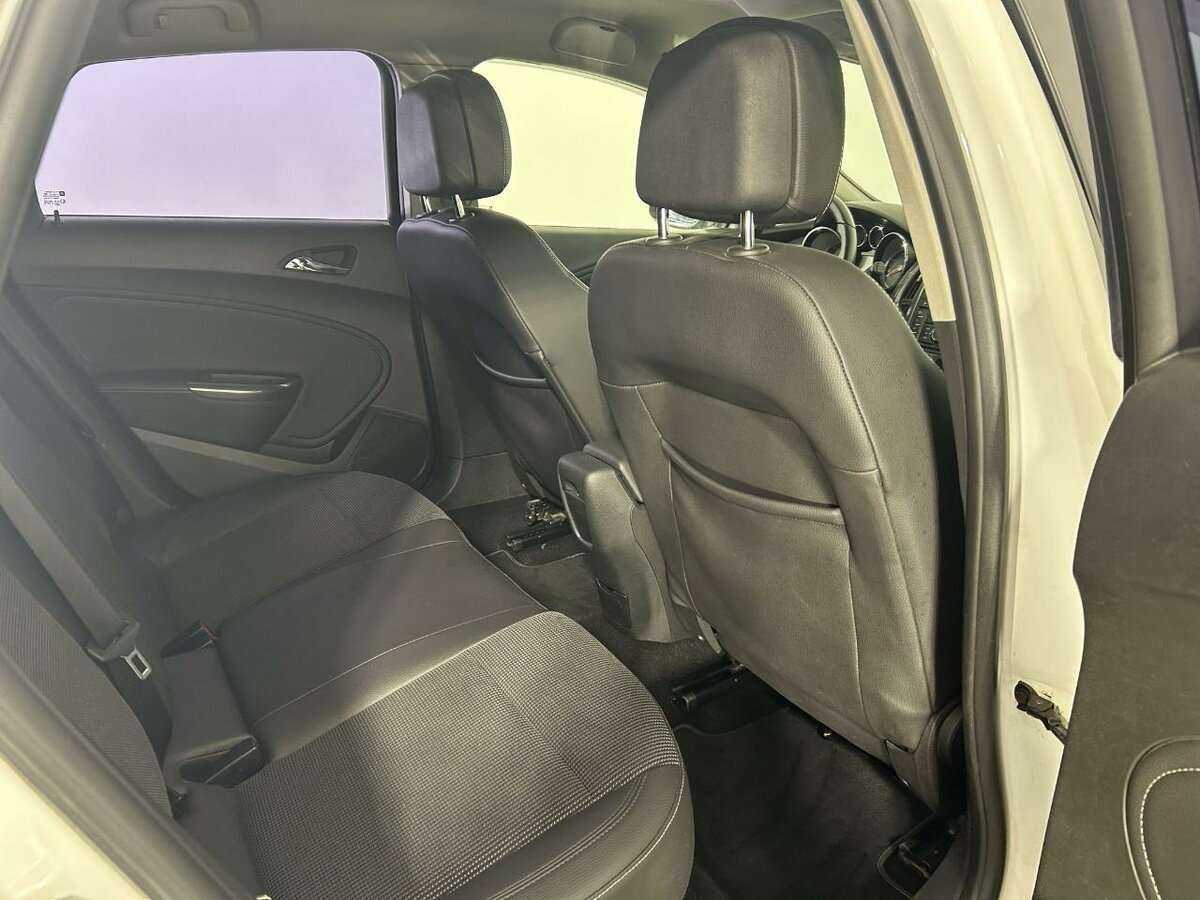 Opel Astra 2011