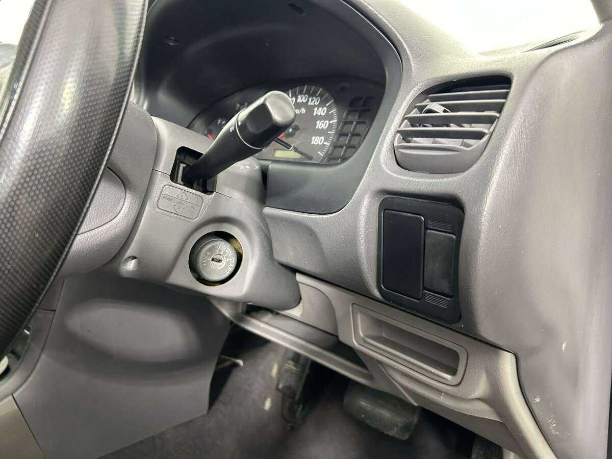 Nissan Sunny 2004