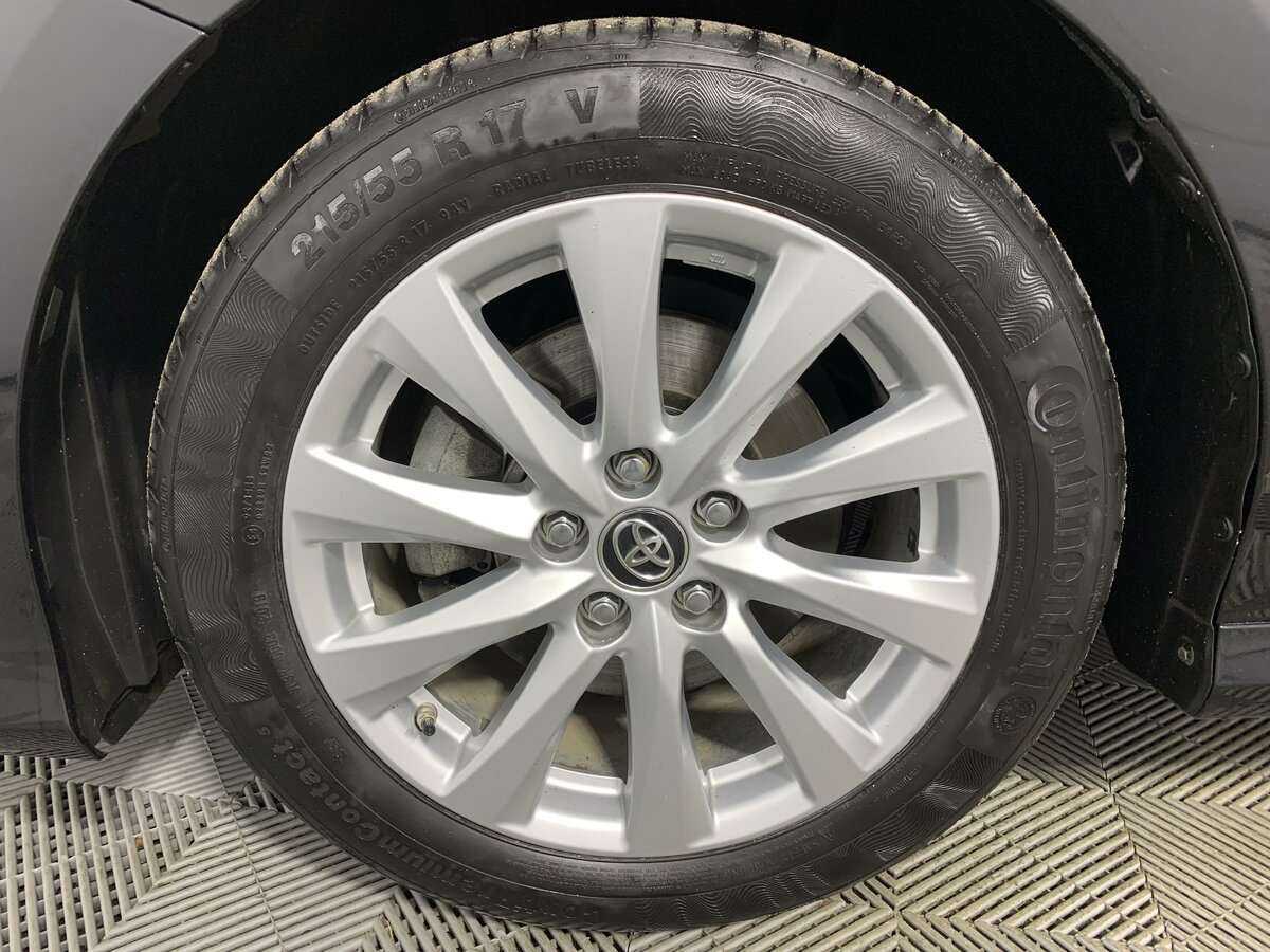 Toyota Camry 2019