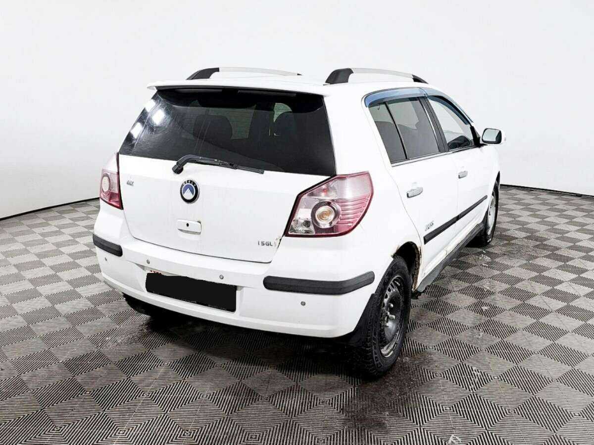 Geely MK Cross