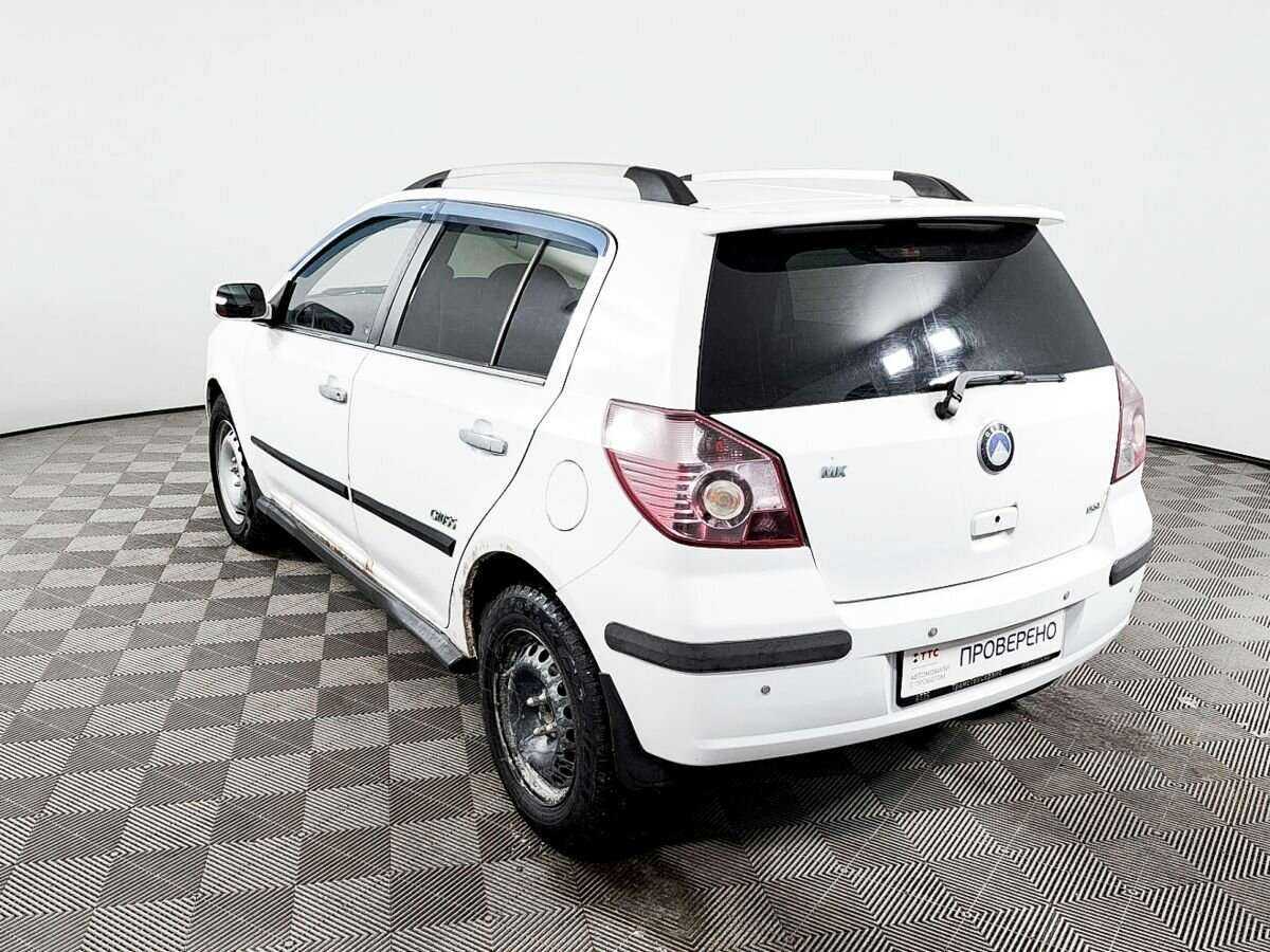Geely MK Cross