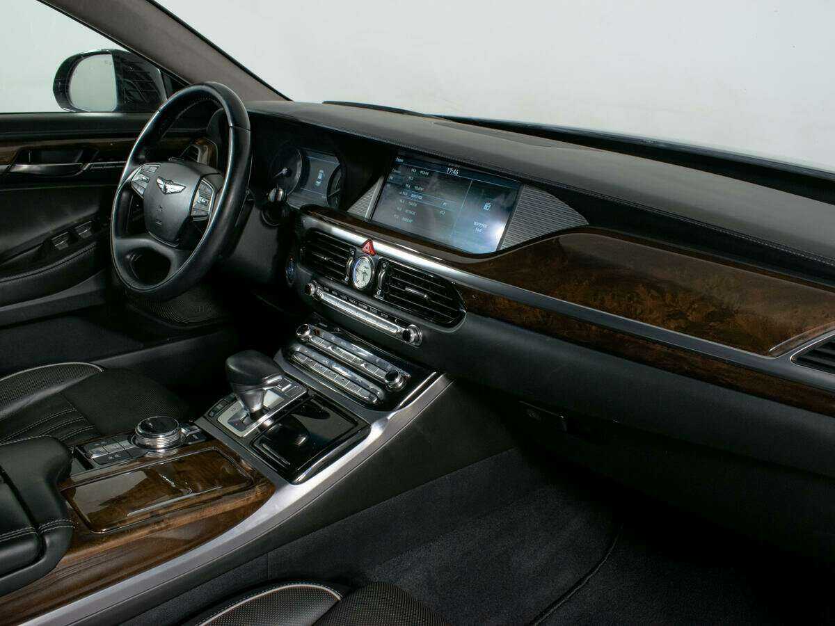 Genesis G90 2017