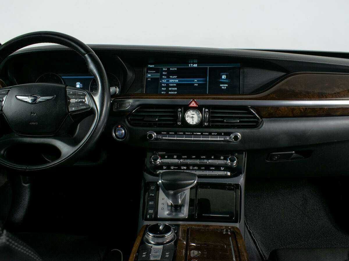 Genesis G90 2017