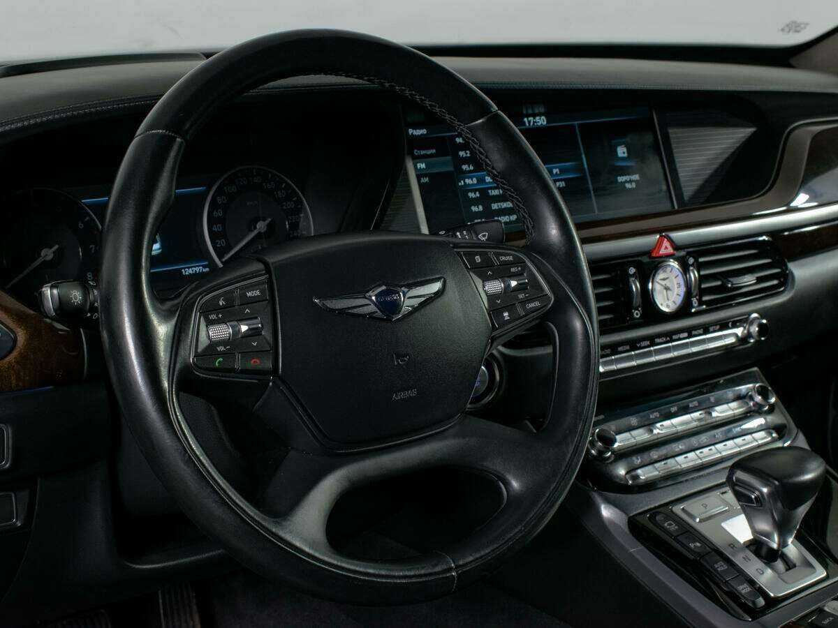 Genesis G90 2017