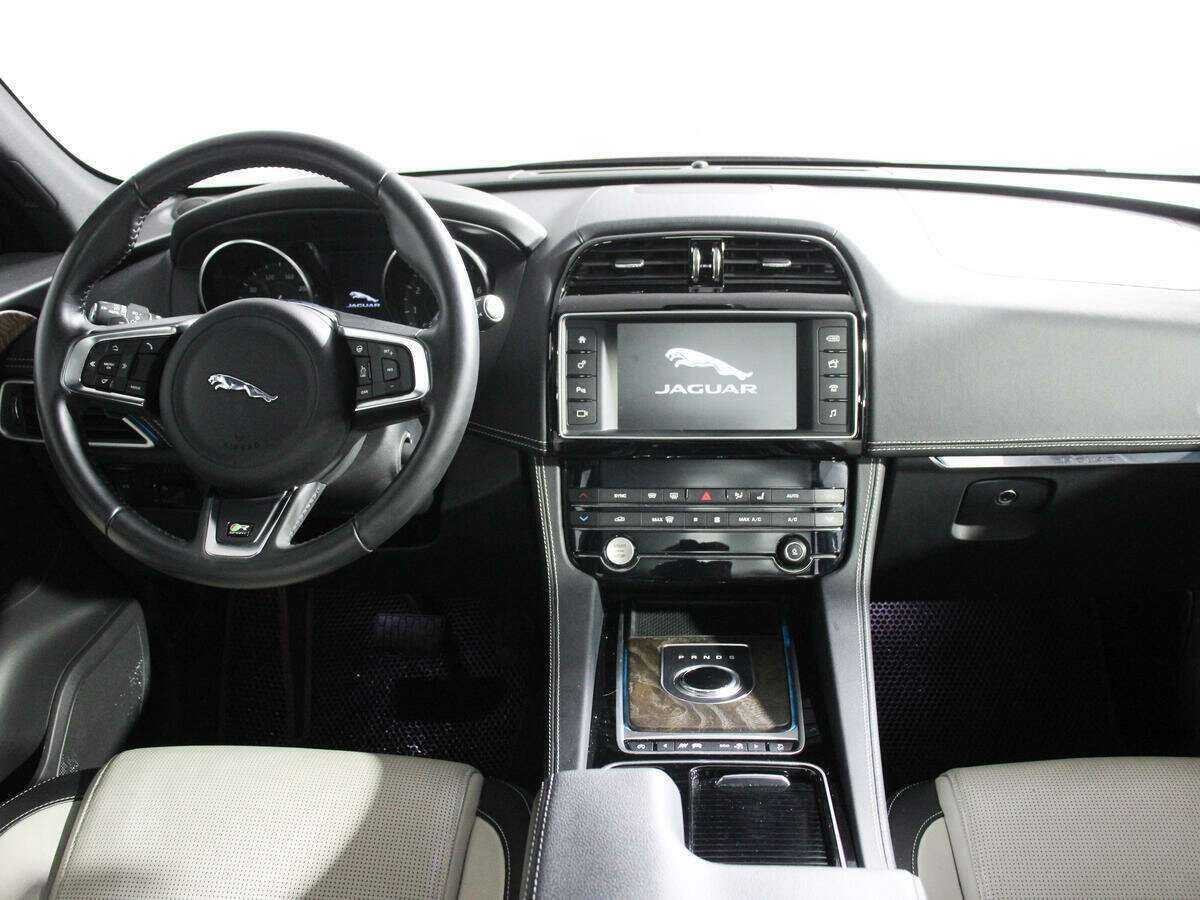 Jaguar F-Pace 2017