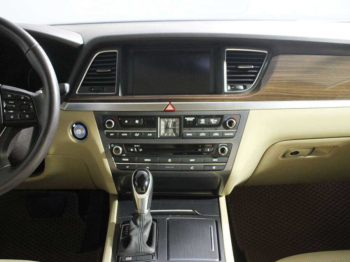 Hyundai Genesis 2015