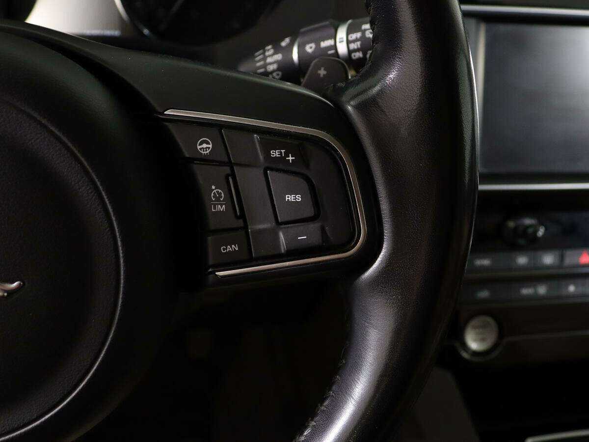 Jaguar F-Pace 2017