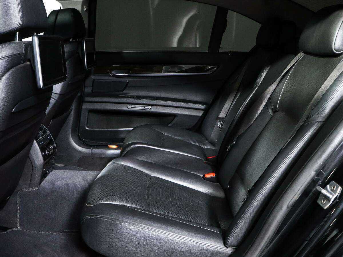 BMW 7 серии 2013