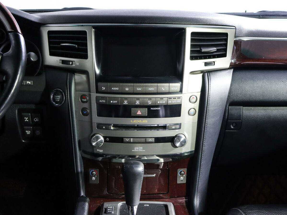 Lexus LX 2012