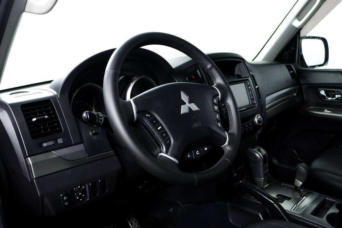 Mitsubishi Pajero 2012