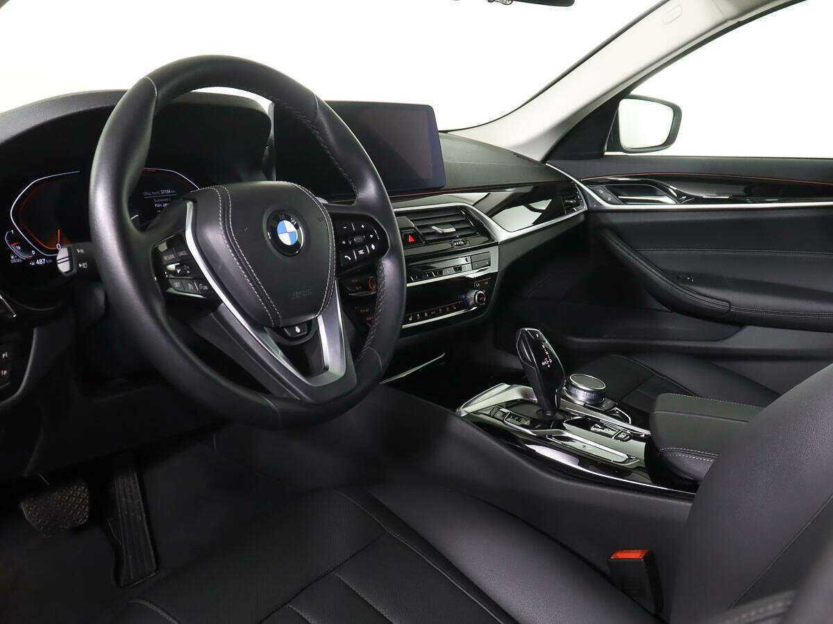 BMW 5 серии 2021