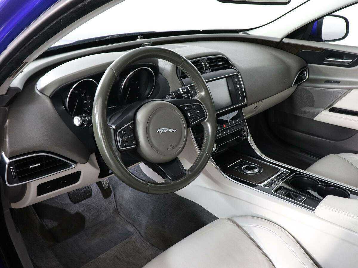 Jaguar XE