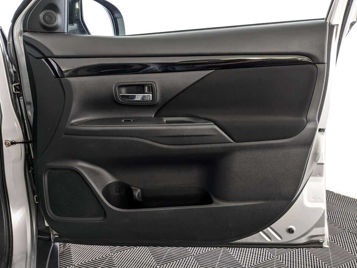 Mitsubishi Outlander 2020