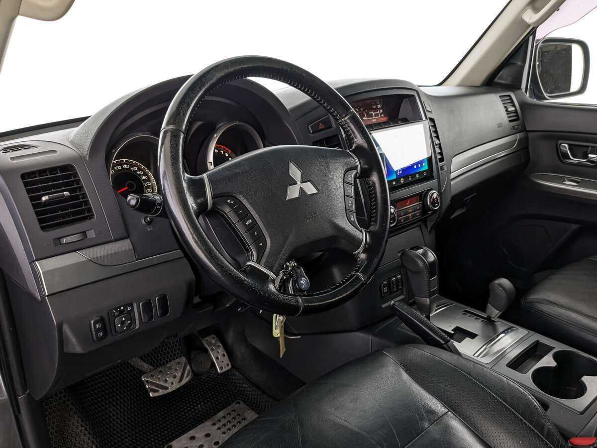 Mitsubishi Pajero 2013