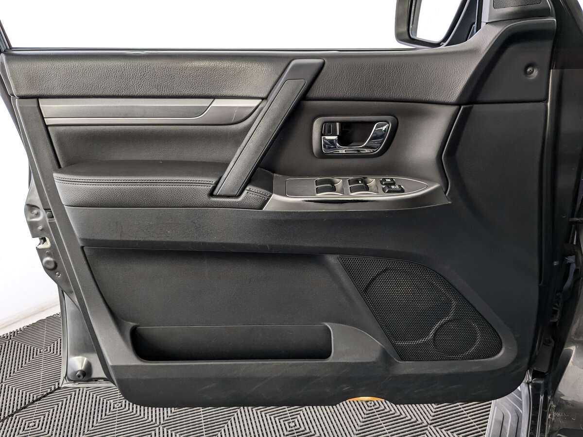 Mitsubishi Pajero 2013