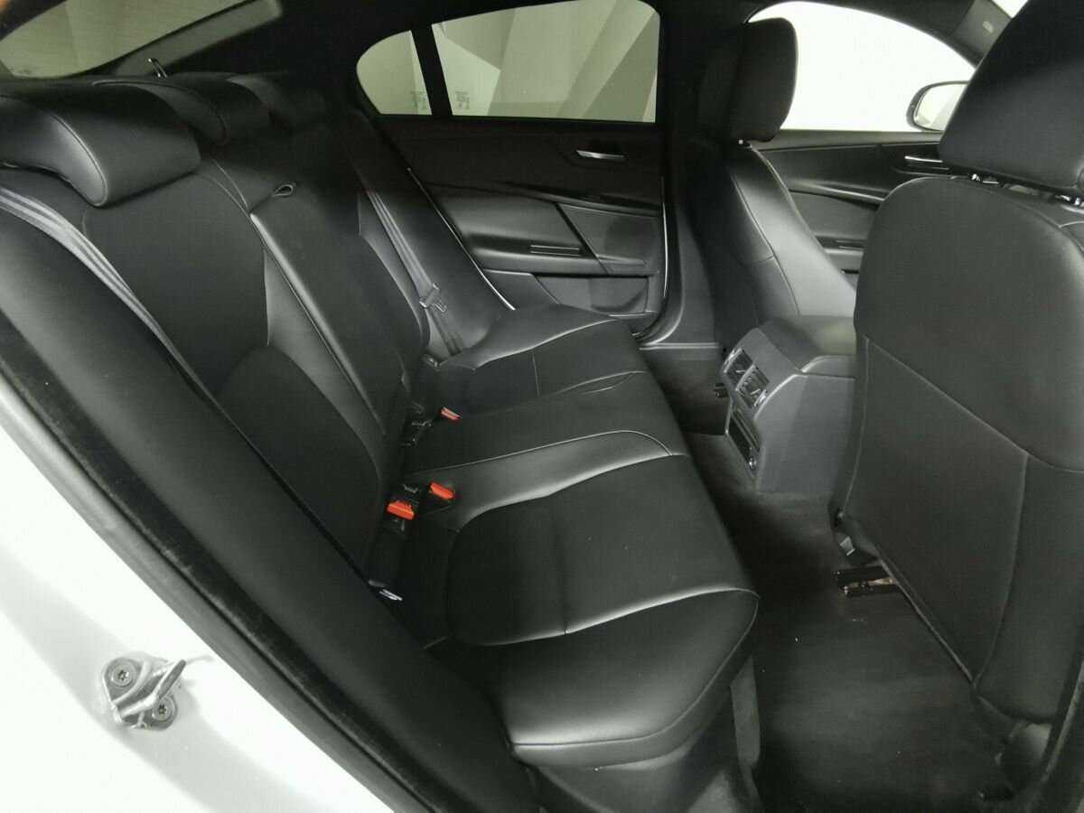 Jaguar XE 2015