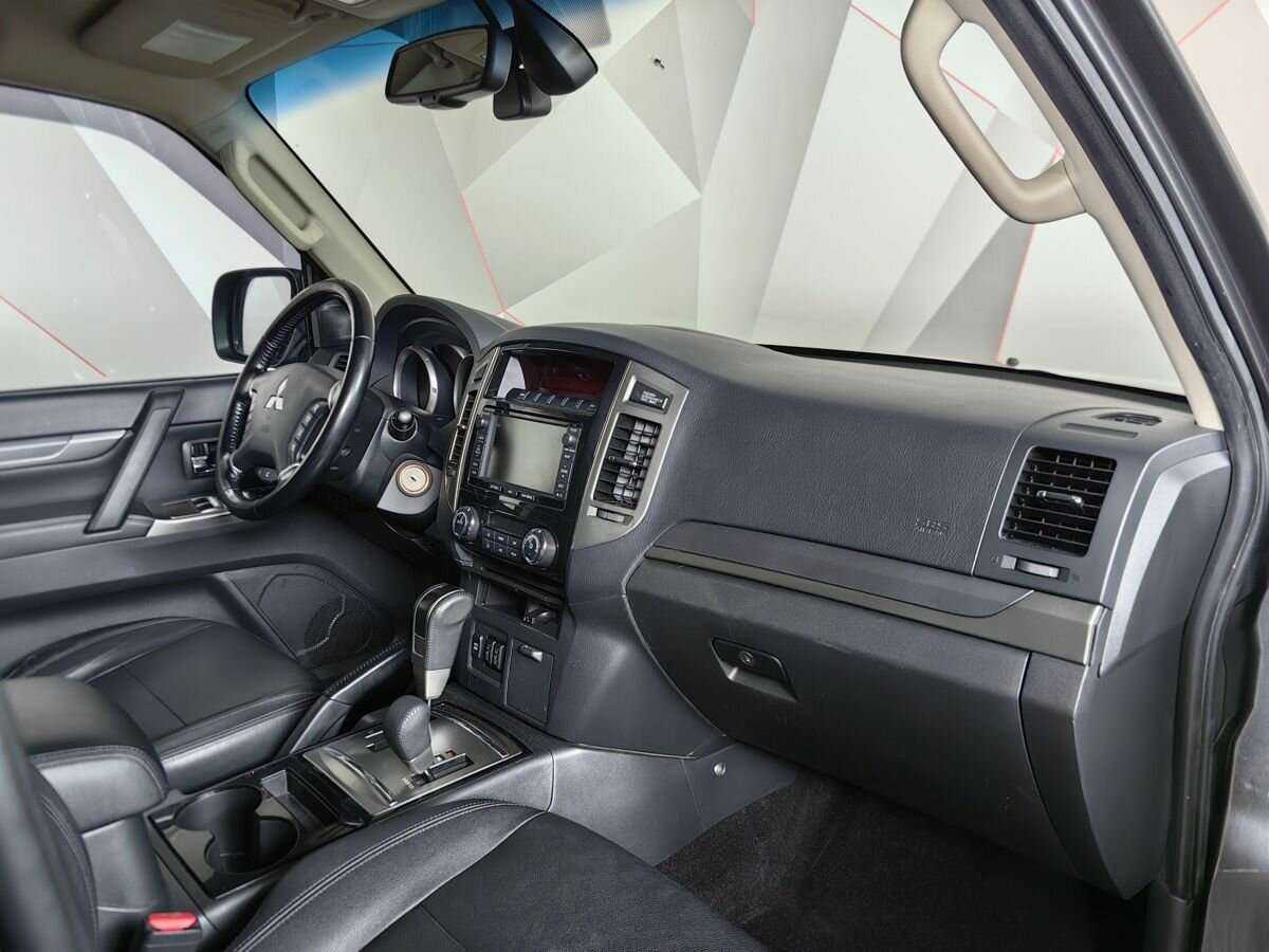 Mitsubishi Pajero 2015