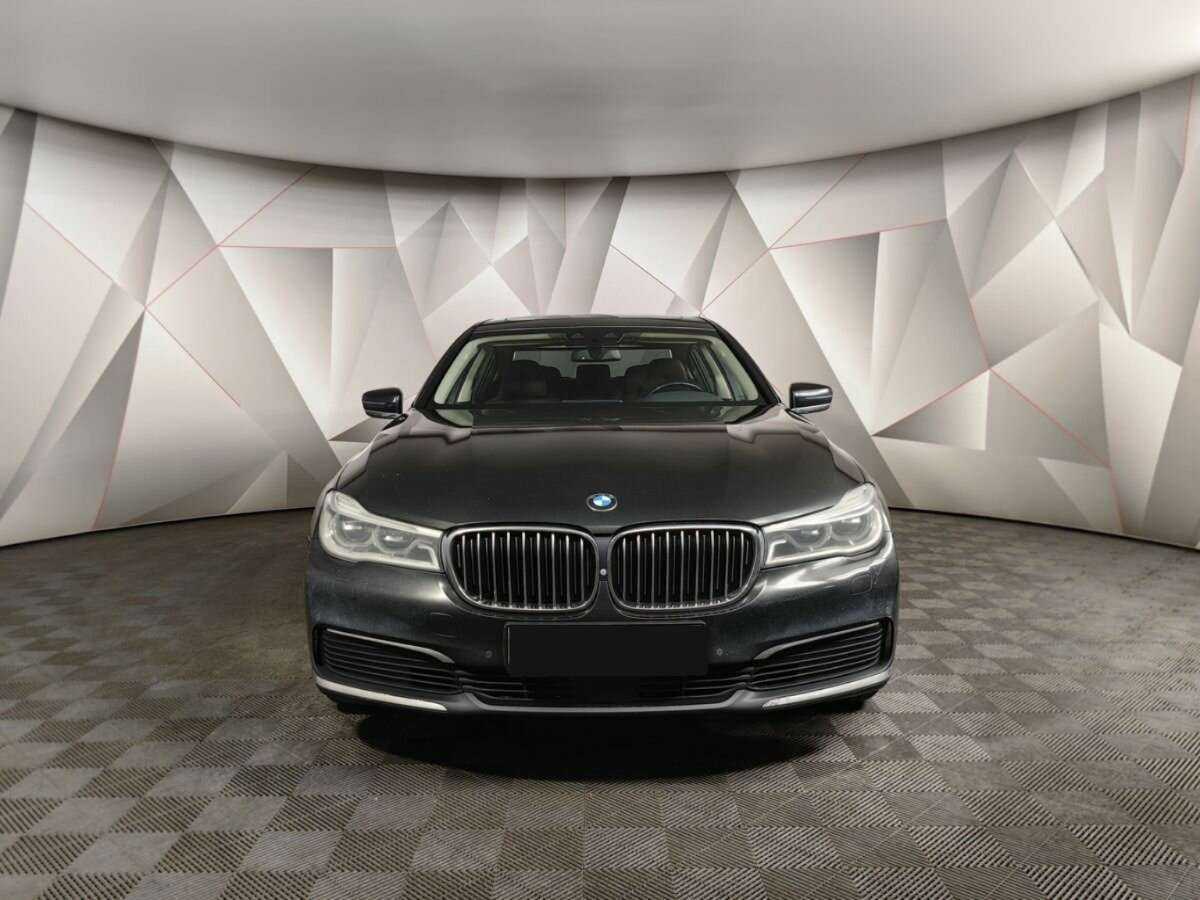 BMW 7 серии 2015
