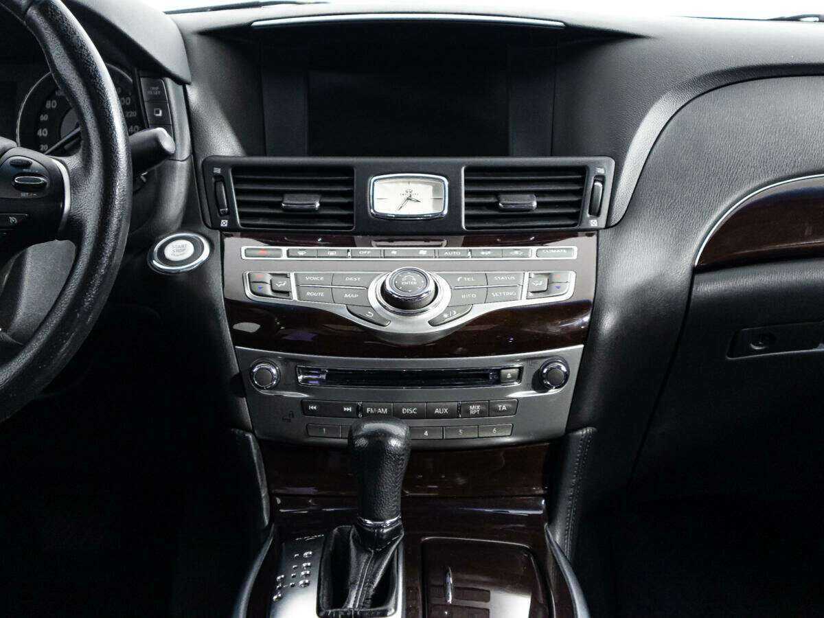 Infiniti M 2010