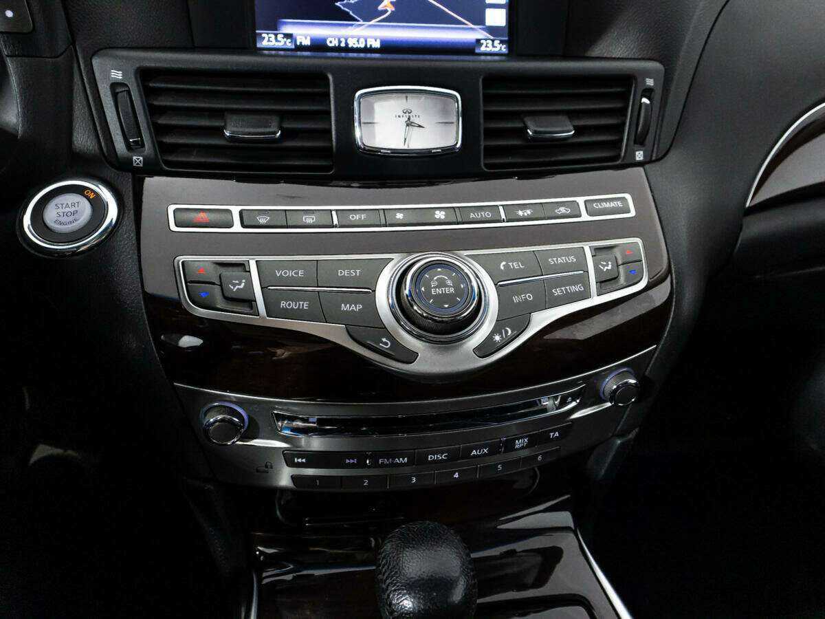 Infiniti M 2010