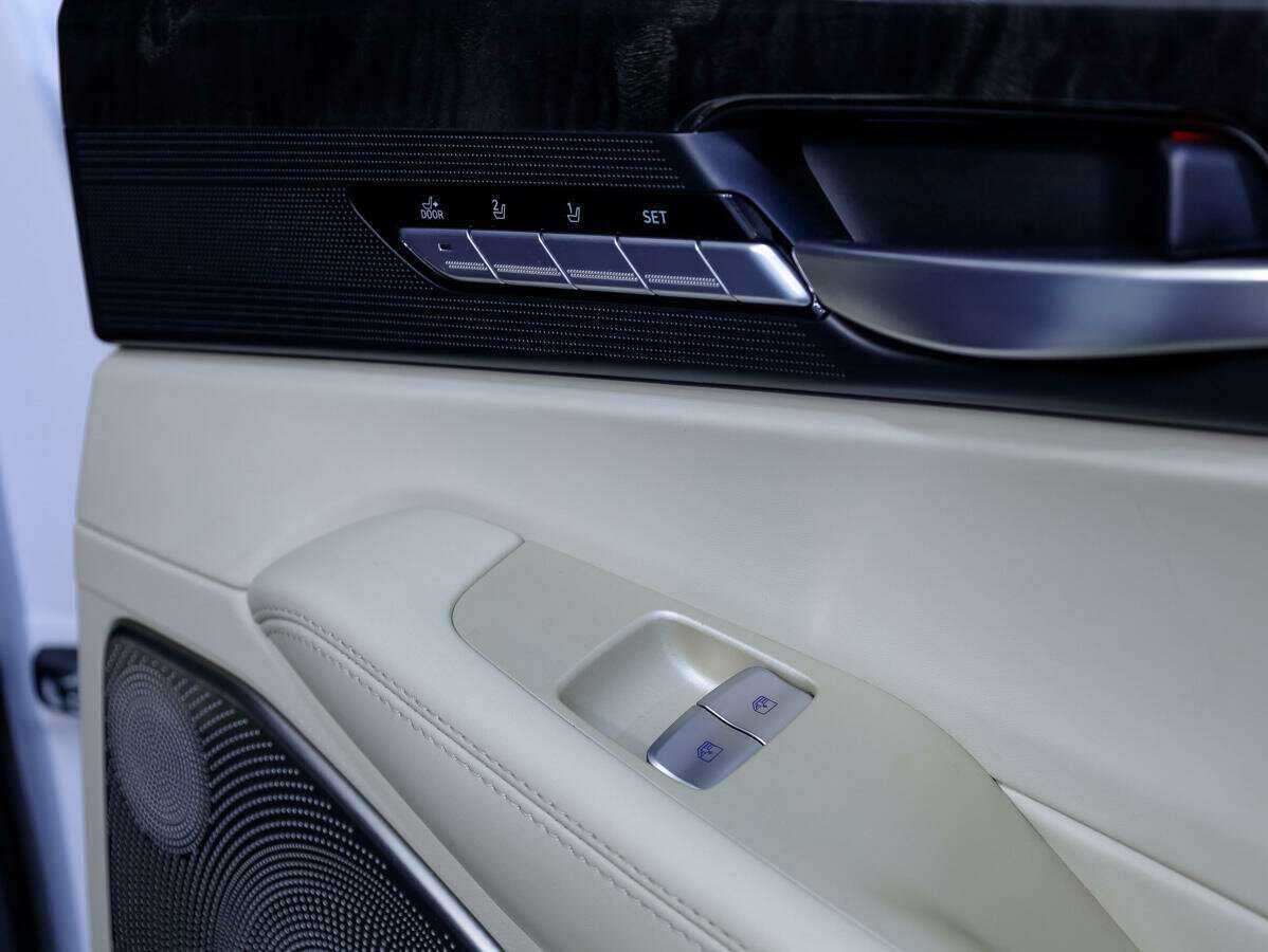 Genesis G90 2016