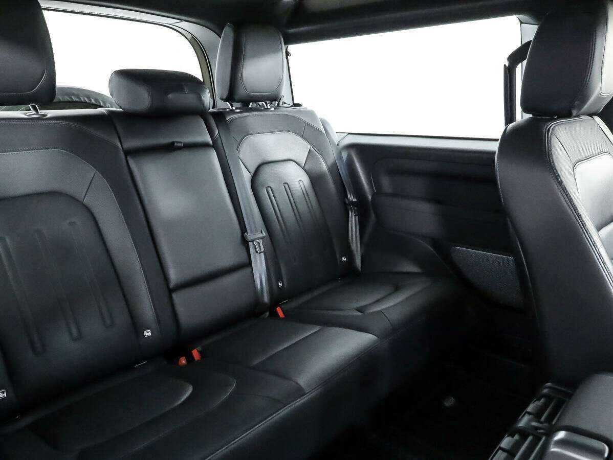 Land Rover Defender 2021