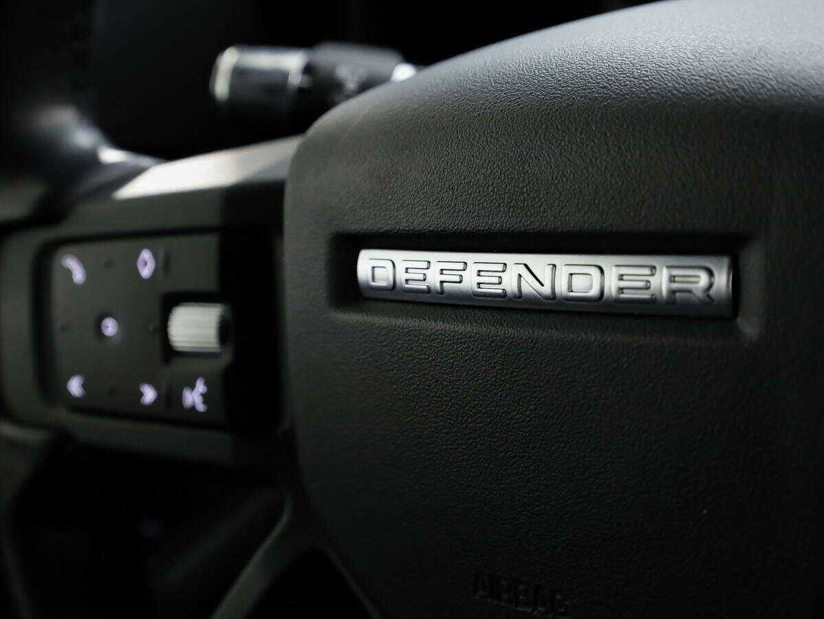 Land Rover Defender 2021