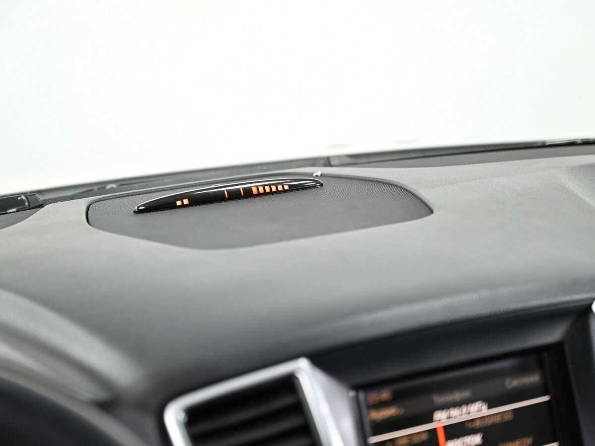 Mercedes-Benz M-Класс 2012