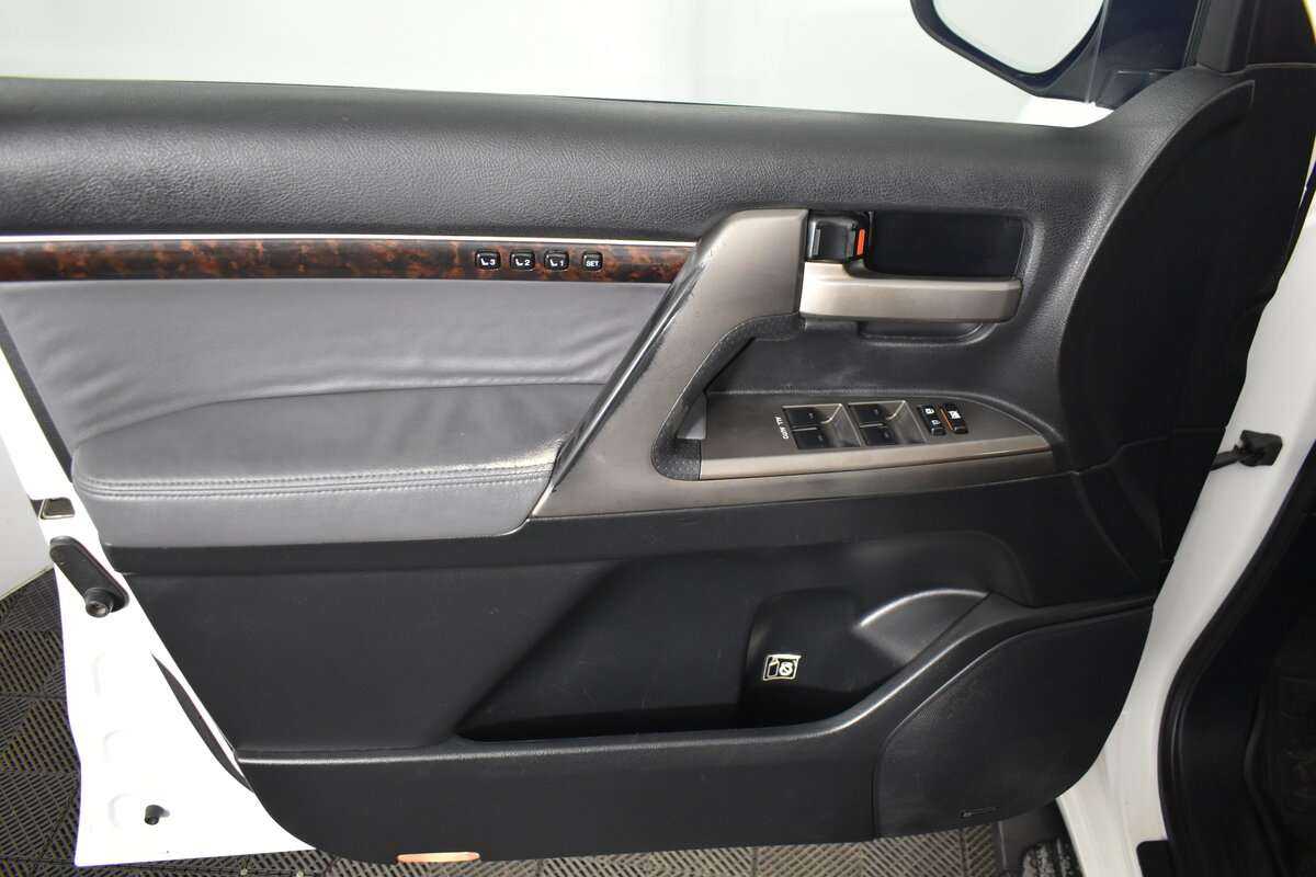 Toyota Land Cruiser 2010