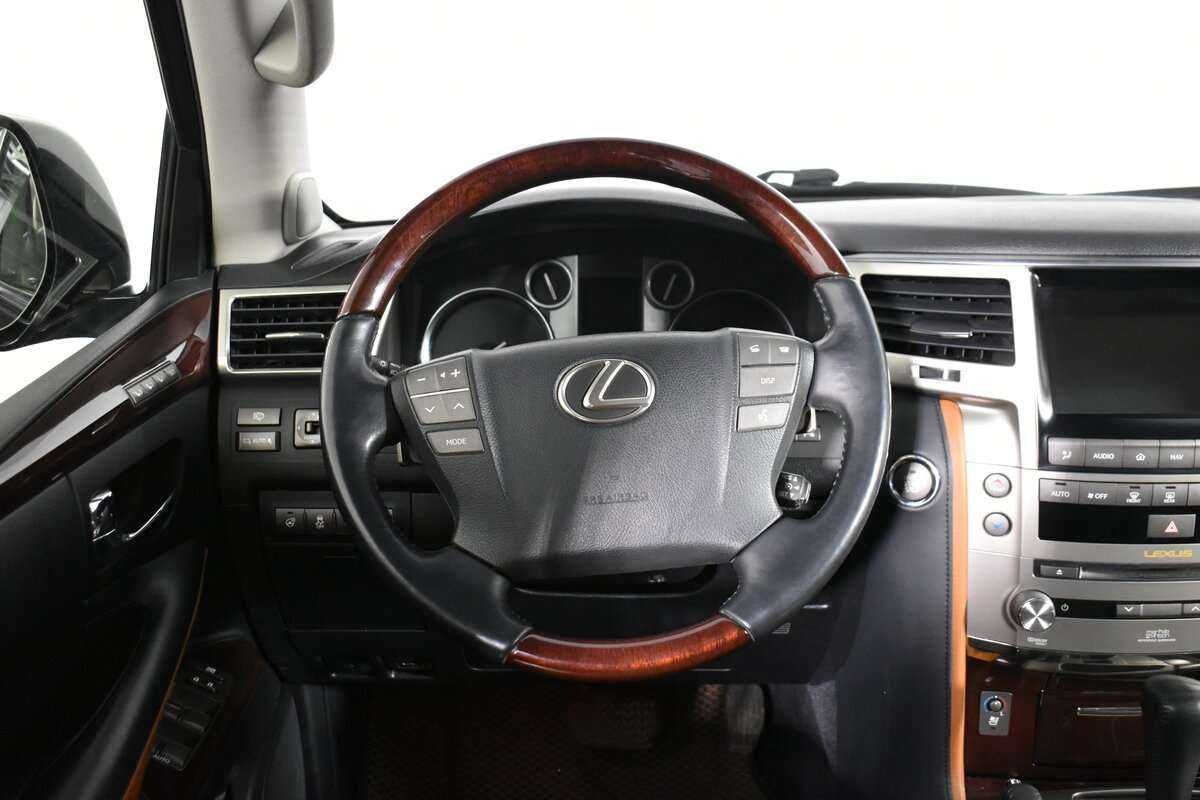 Lexus LX 2013