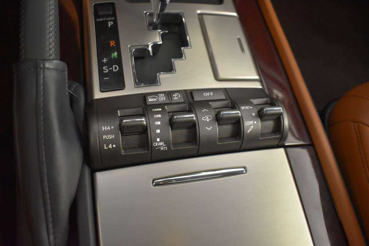 Lexus LX 2013
