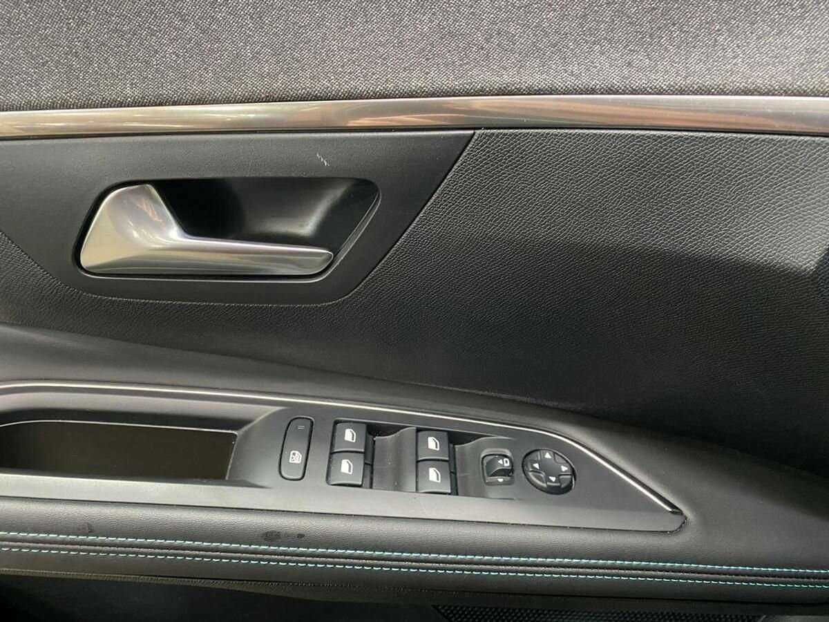 Peugeot 5008 2021
