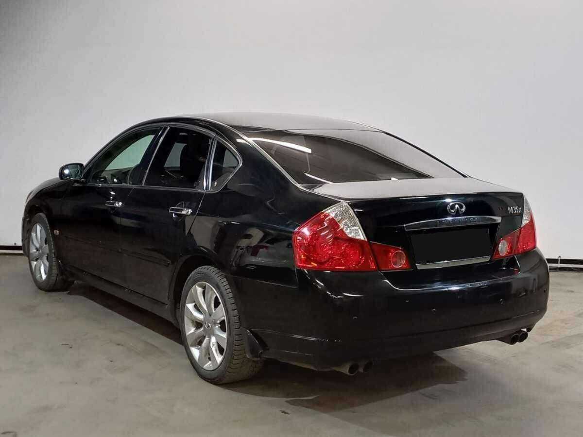 Infiniti M