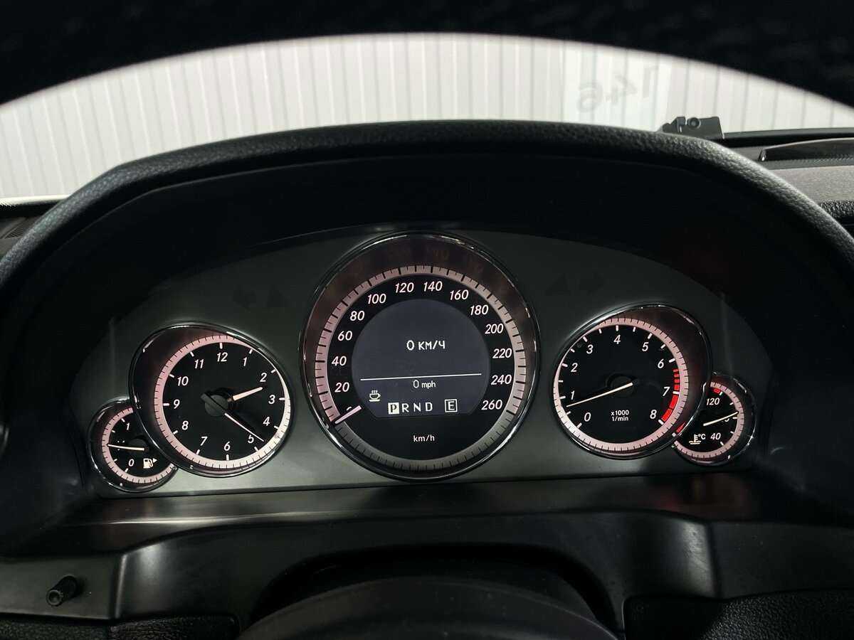 Mercedes-Benz E-Класс 2011
