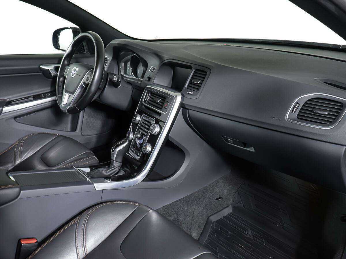 Volvo V60 Cross Country 2016