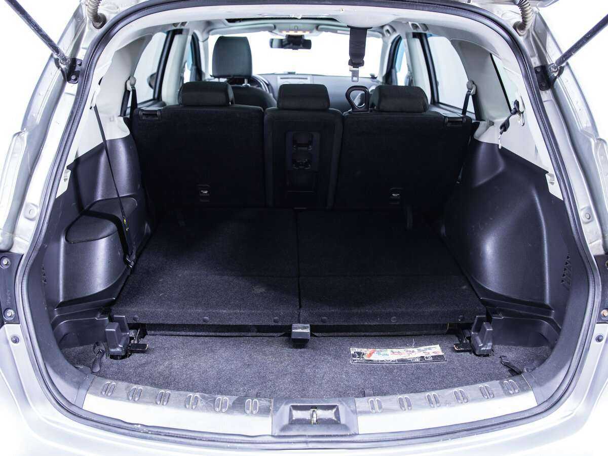 Nissan Qashqai+2 2010