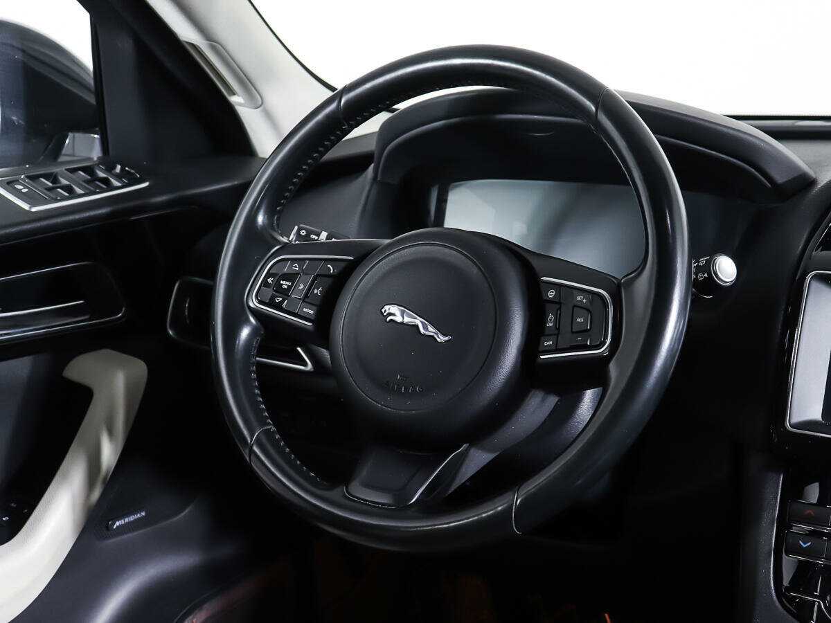 Jaguar F-Pace 2016