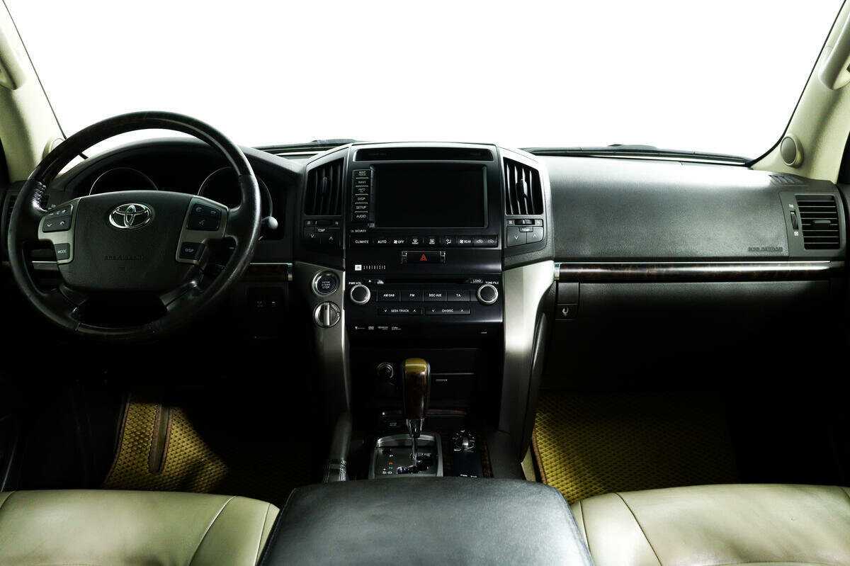 Toyota Land Cruiser 2011