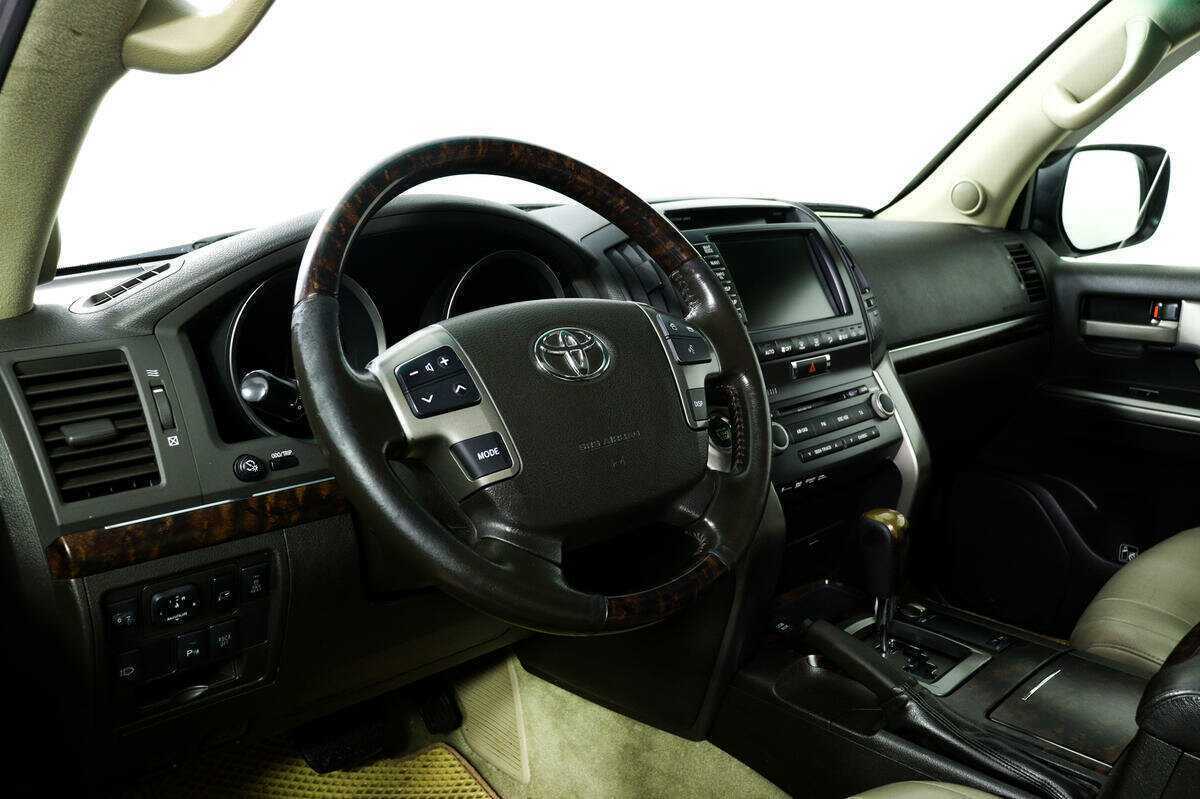 Toyota Land Cruiser 2011