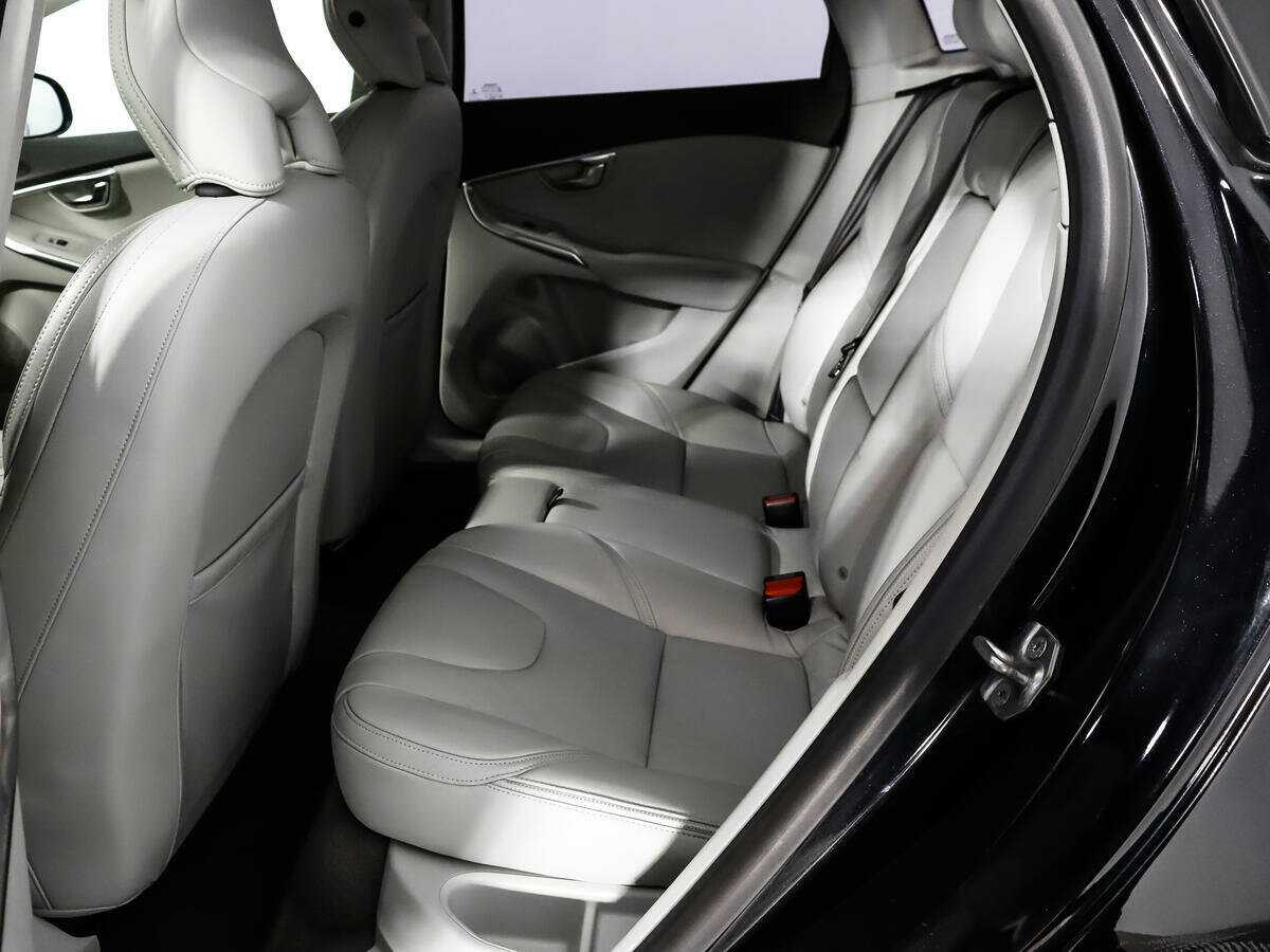Volvo V40 Cross Country 2013