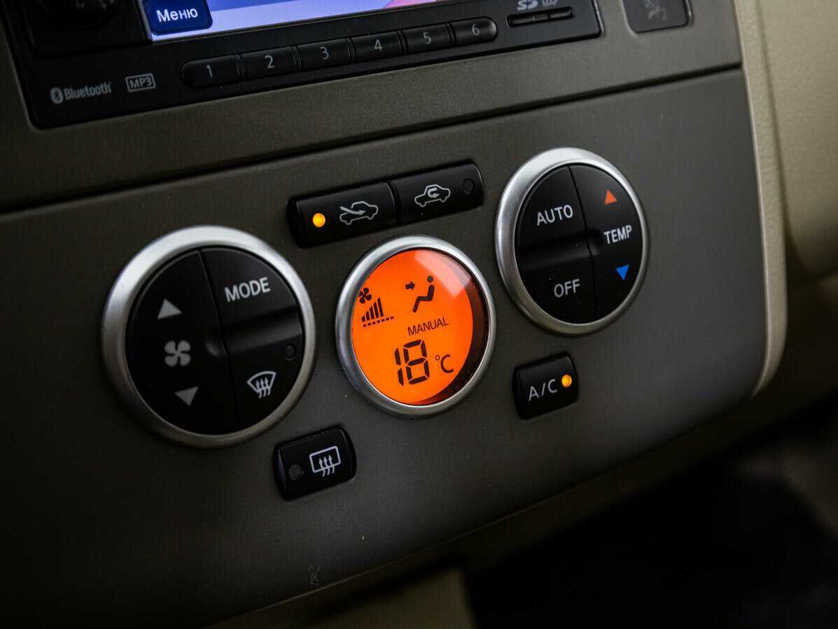 Nissan Tiida 2011