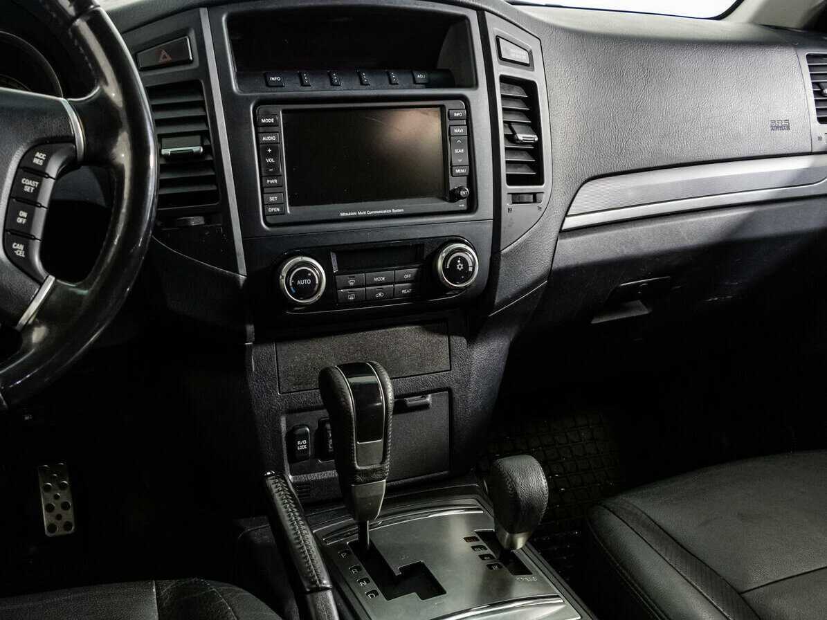 Mitsubishi Pajero 2011