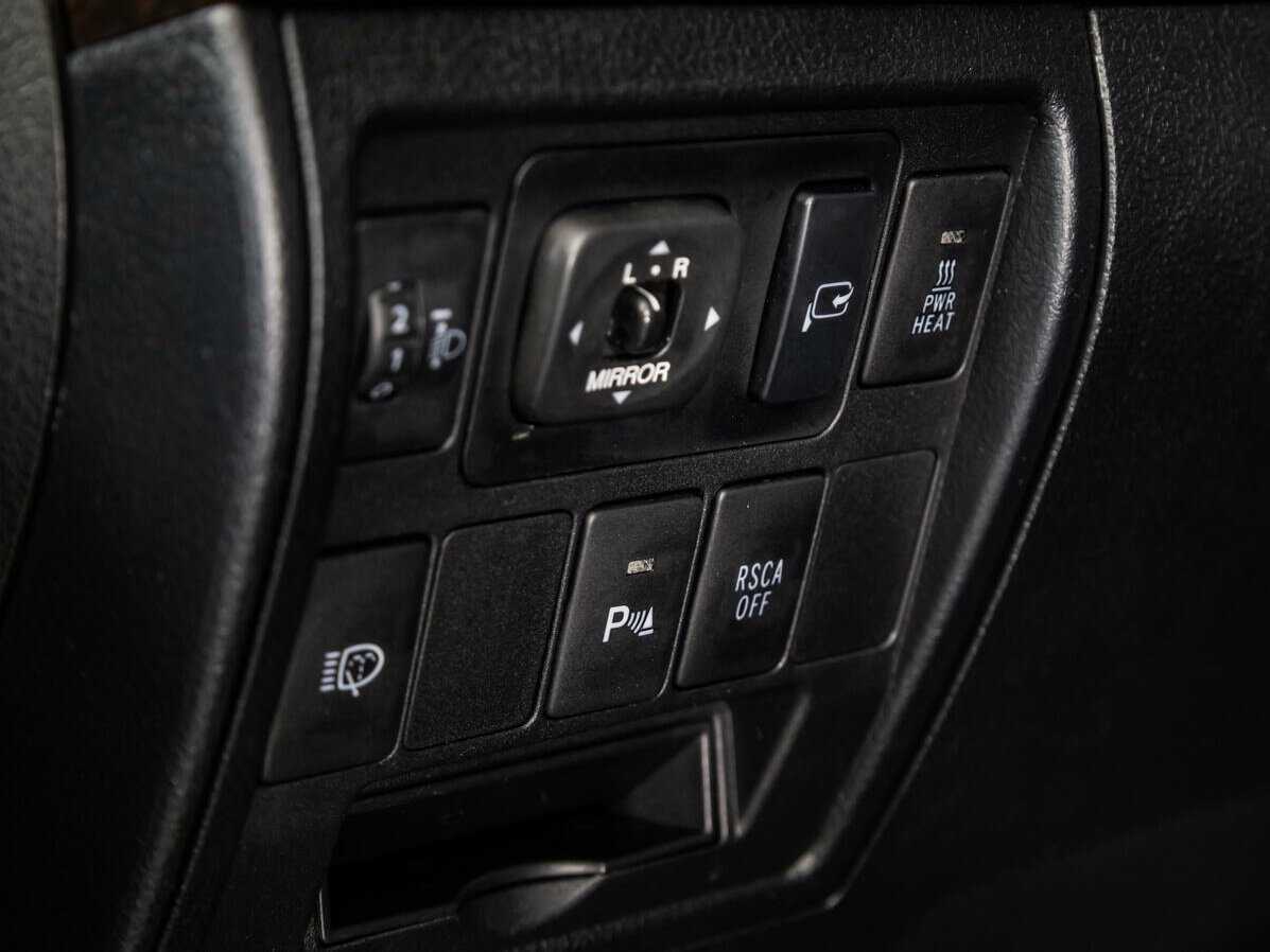 Toyota Land Cruiser 2011