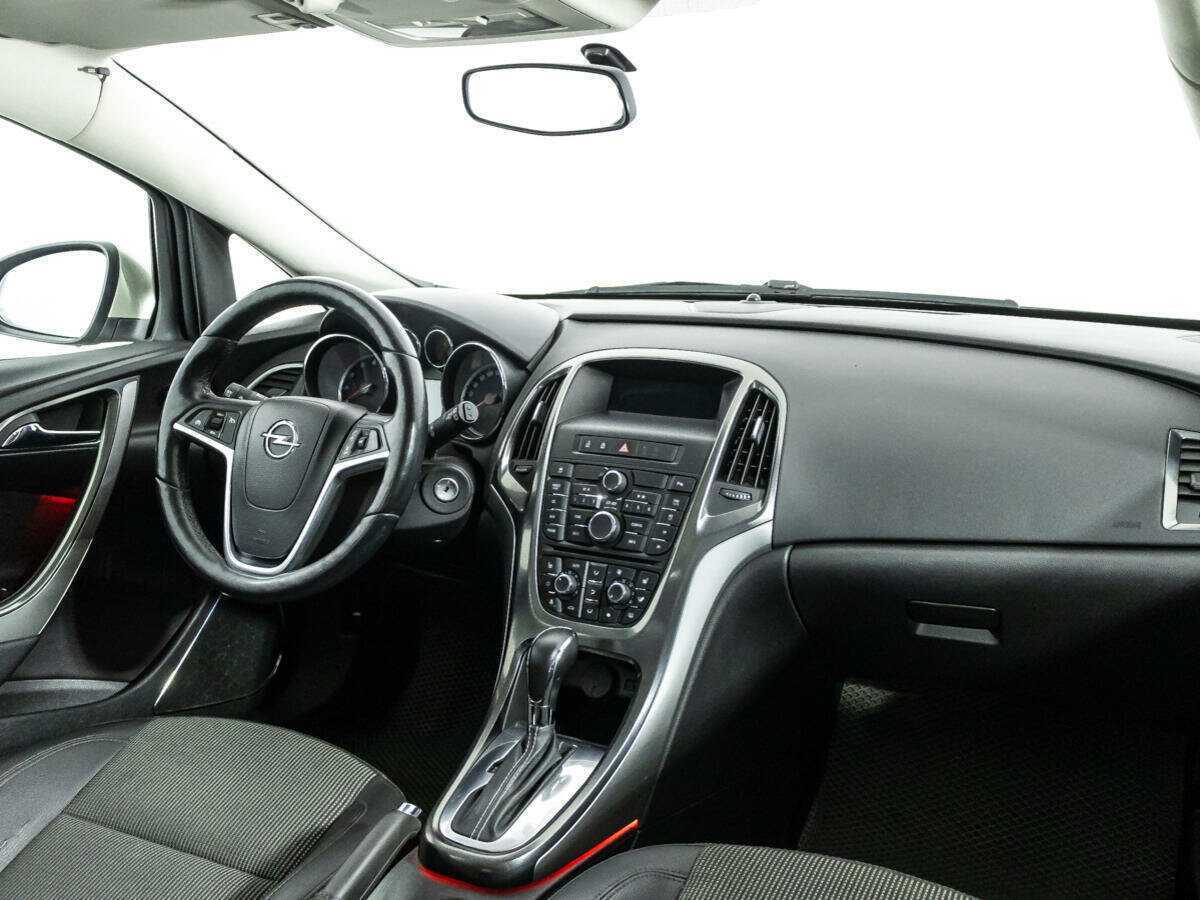 Opel Astra 2012